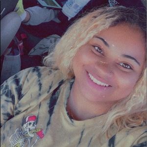 Meet your Posher, Nia